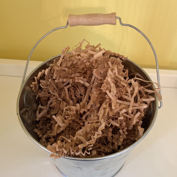 Galvanize silver shinny metal bucket pail w/ handle and paper confetti filler - Picture 6 of 12